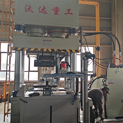 金屬板材沖壓成型_630噸四柱液壓機(jī)