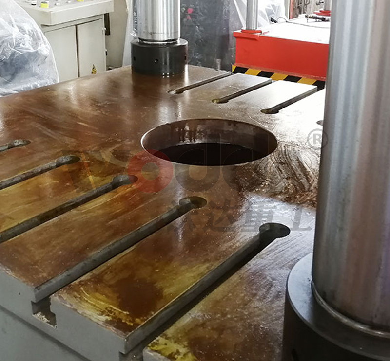 630噸液壓機(jī)_630噸四柱液壓機(jī) 630噸液壓機(jī)_630噸四柱液壓機(jī)