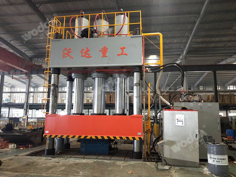 SMC汽車導(dǎo)流罩成型液壓機(jī) SMC汽車導(dǎo)流罩成型液壓機(jī)