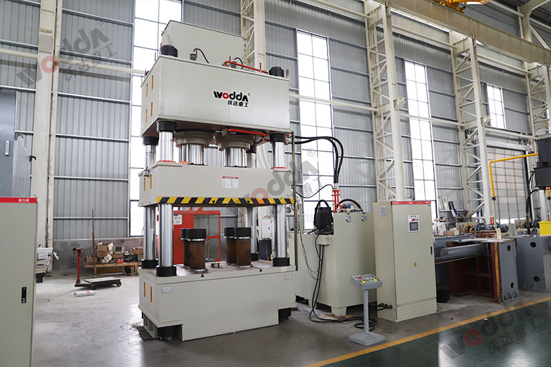 塑料托盤生產(chǎn)設(shè)備機(jī)器-800噸四柱液壓機(jī) 塑料托盤生產(chǎn)設(shè)備機(jī)器-800噸四柱液壓機(jī)