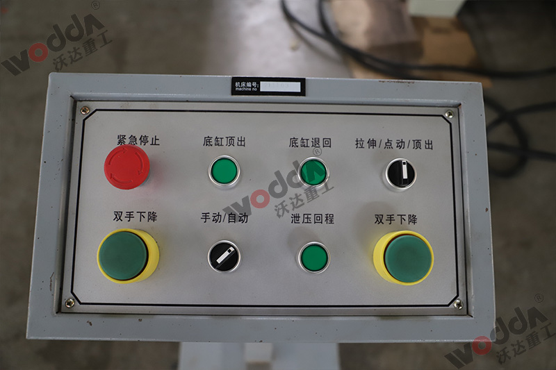 800噸塑料托盤液壓機(jī) 800噸塑料托盤液壓機(jī)