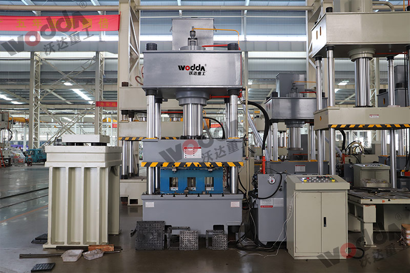 315噸樹(shù)脂井蓋成型液壓機(jī) 315噸樹(shù)脂井蓋成型液壓機(jī)