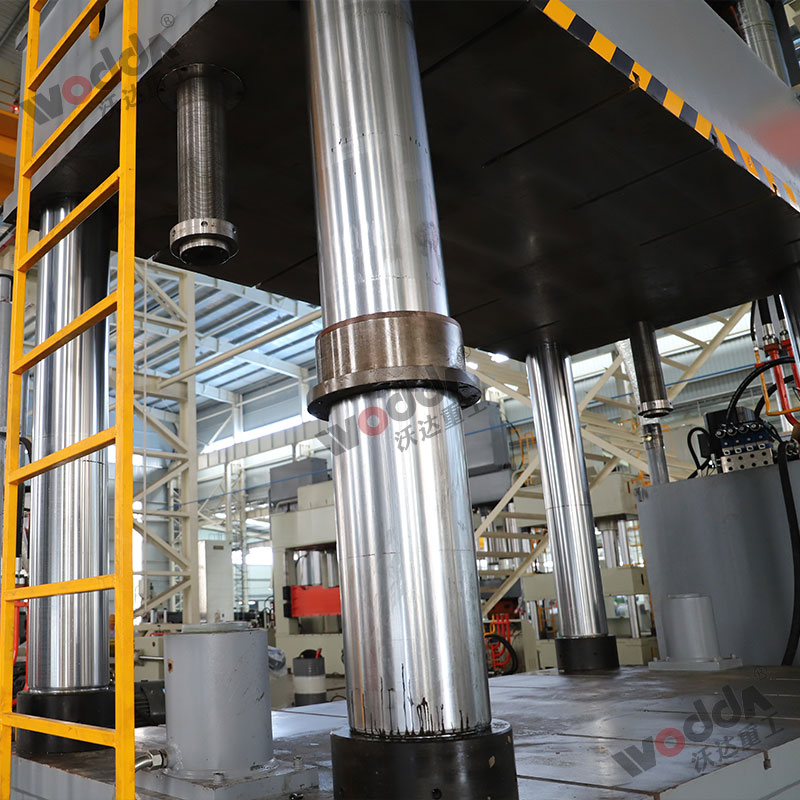 1500噸復(fù)合材料液壓機(jī)細(xì)節(jié)