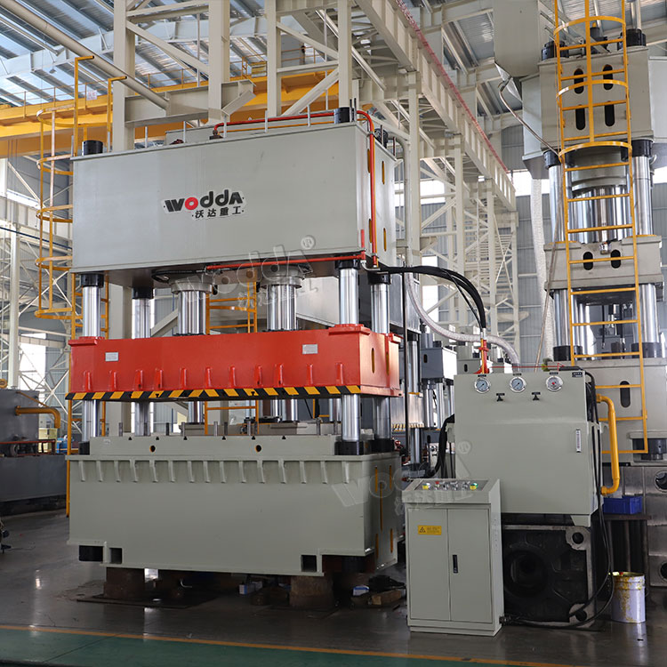 400噸液壓墊拉伸液壓機車間實物 400噸液壓墊拉伸液壓機車間實物