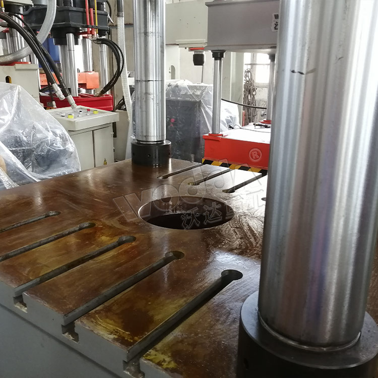 630噸四柱液壓機工作臺 630噸四柱液壓機工作臺