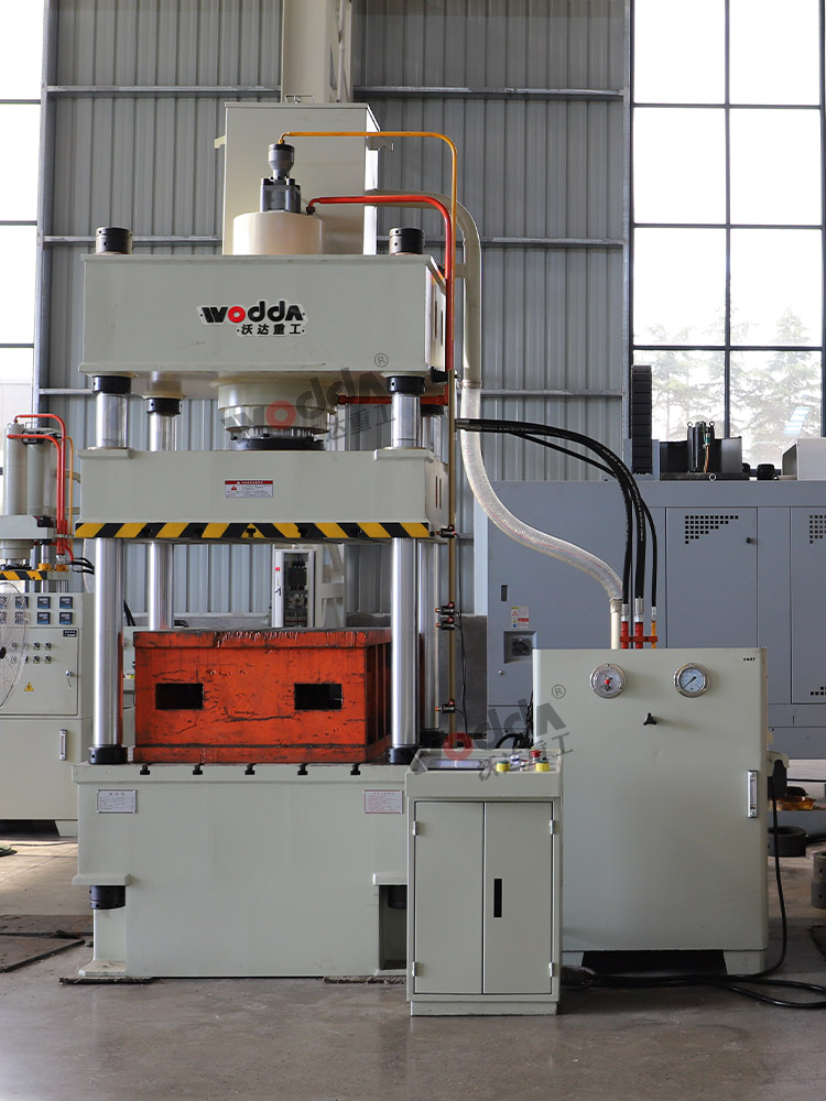 200噸四柱液壓機(jī) 200噸四柱液壓機(jī)