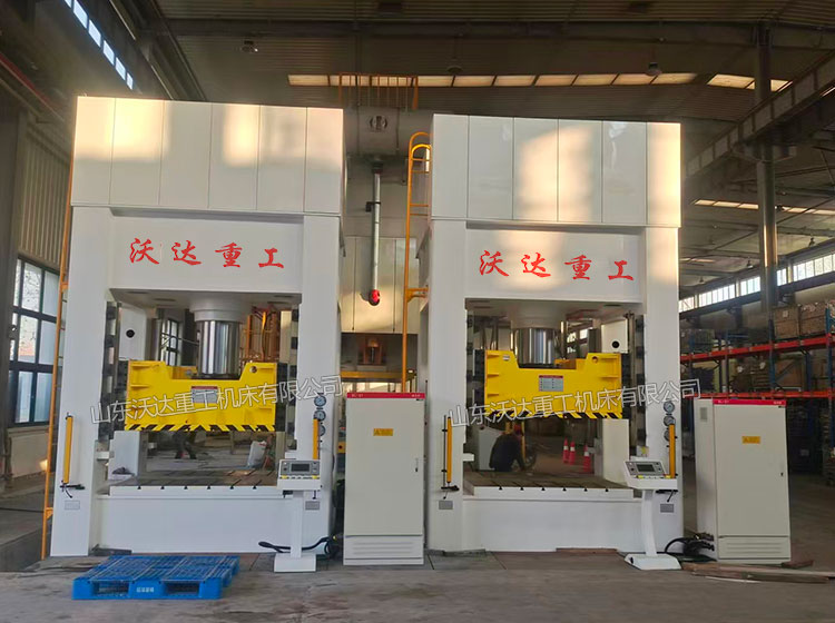 500噸框架式液壓機(jī)現(xiàn)場(chǎng) 500噸框架式液壓機(jī)現(xiàn)場(chǎng)