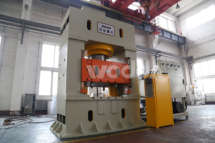 導(dǎo)軌框架式液壓機(jī) 導(dǎo)軌框架式液壓機(jī)